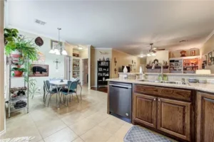 11307 NW 121st Pl 10 kitchen