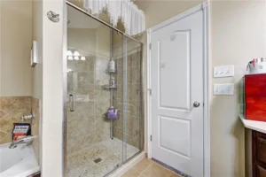 11307 NW 121st Pl 17 bathroom