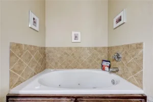 11307 NW 121st Pl 18 bathroom