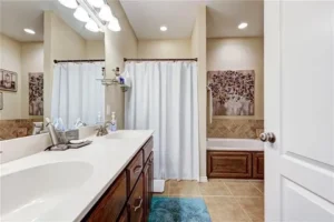 11307 NW 121st Pl 39 bathroom