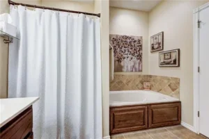 11307 NW 121st Pl 40 bathroom