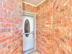 11309 NW 121st Pl 02 entry