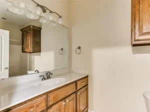 11309 NW 121st Pl 09 bathroom